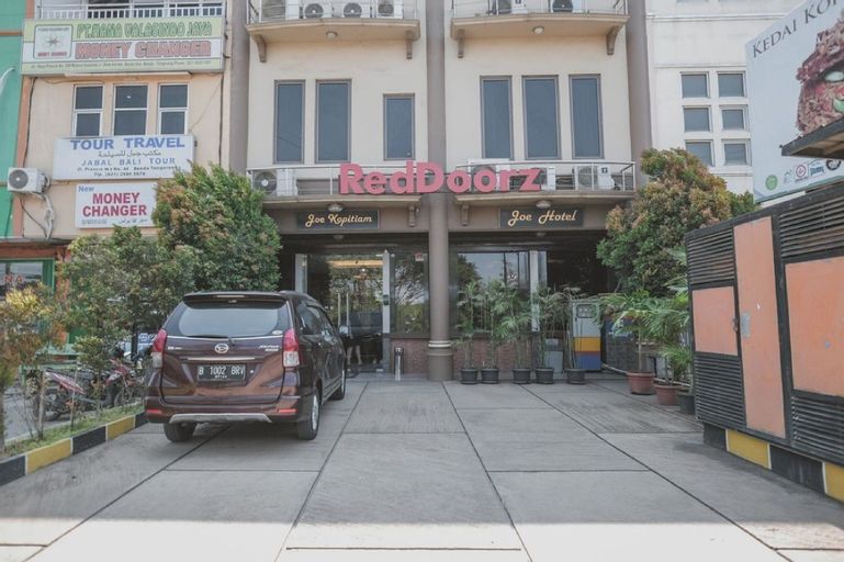 RedDoorz Plus near Soekarno Hatta Airport 2, Tangerang