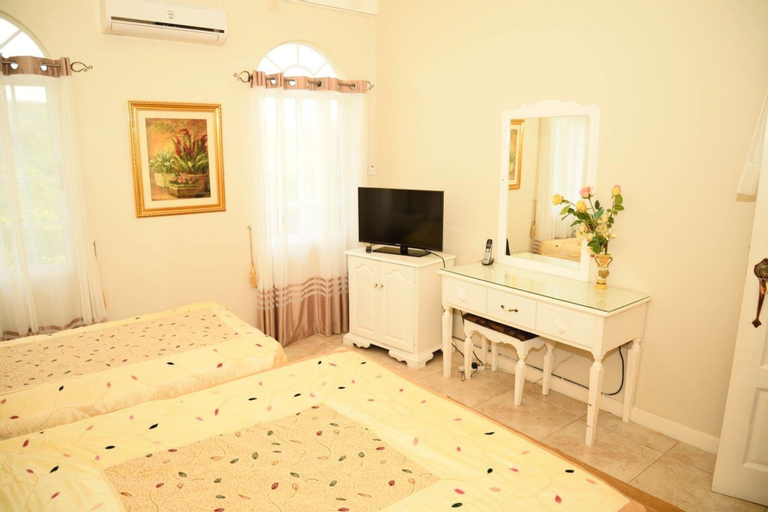 Retreat Guesthouse Luxury Suites,