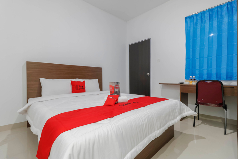 RedDoorz Plus near Kepri Mall, Batam