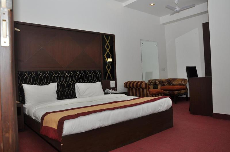 Hari's Court, M. G. Road Metro, Gurgaon