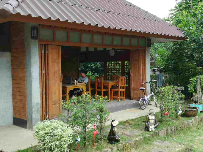 Monkey House, Pai
