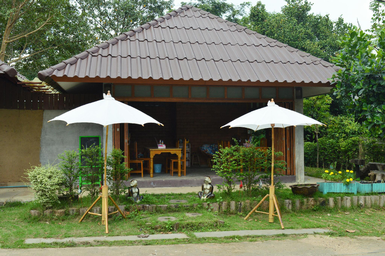 Monkey House, Pai