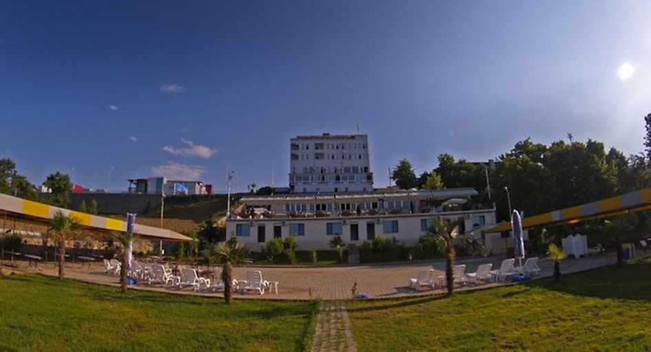 Mora Hotel, Merkez