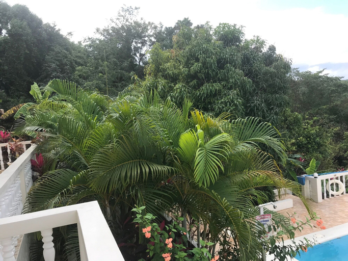 Retreat Guesthouse Luxury Suites,