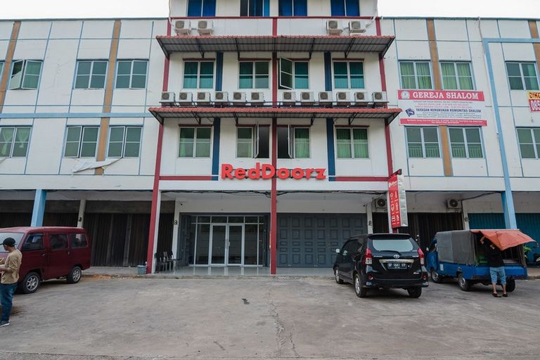 RedDoorz Plus near Kepri Mall, Batam