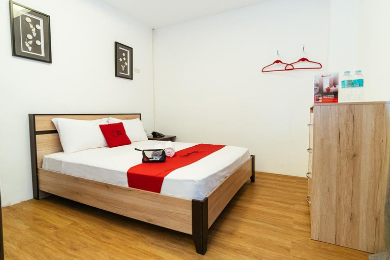RedDoorz Plus near Commonwealth Regalado, Quezon City