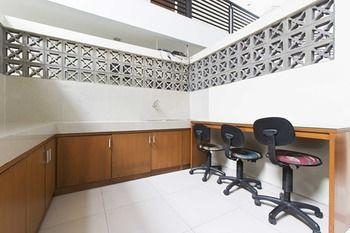 RedDoorz @ Lippo Cikarang 2, Cikarang
