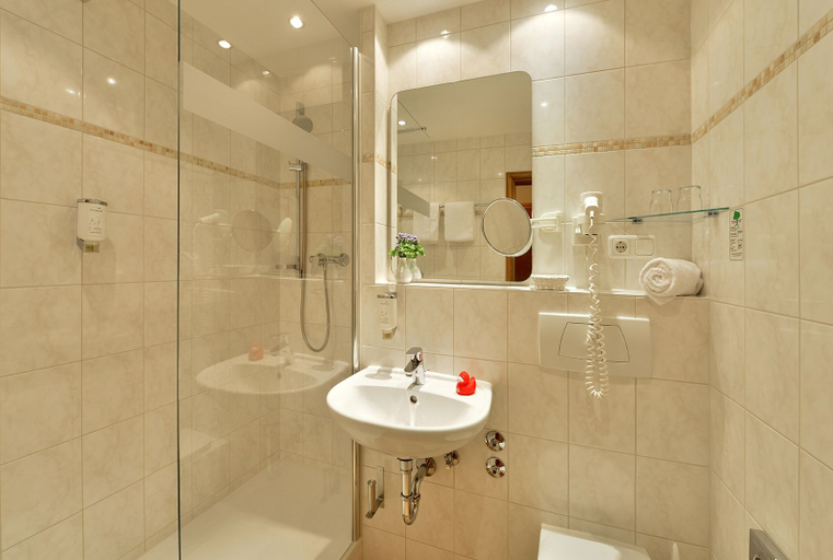 Bathroom 13