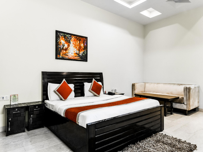 OYO 9072 Noida Dreamz, Gautam Buddha Nagar