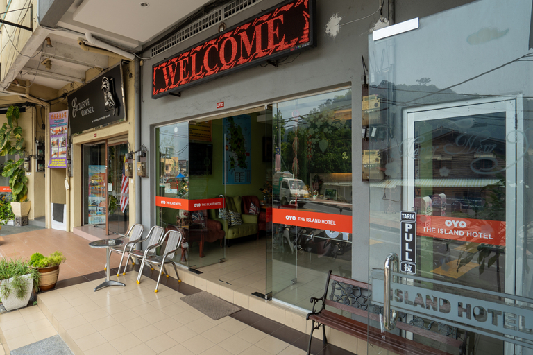 The Island Hotel, Manjung