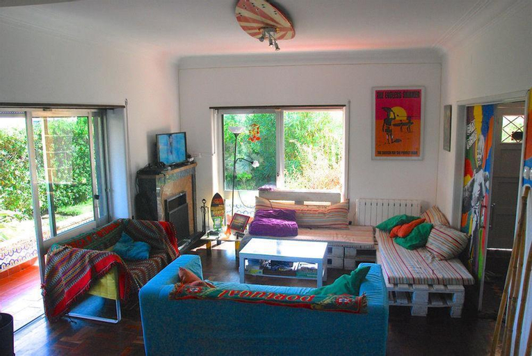 Carcavelos Surf Hostel, Cascais