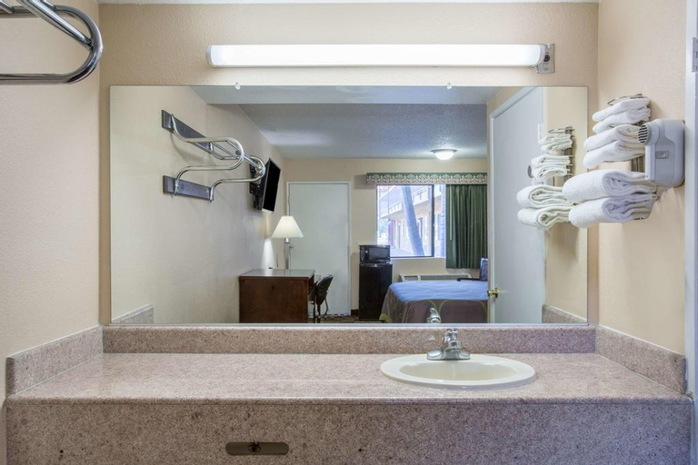 Hotel Seville, San Bernardino