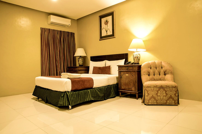 Dreamwave Hotel Lemery, Lemery