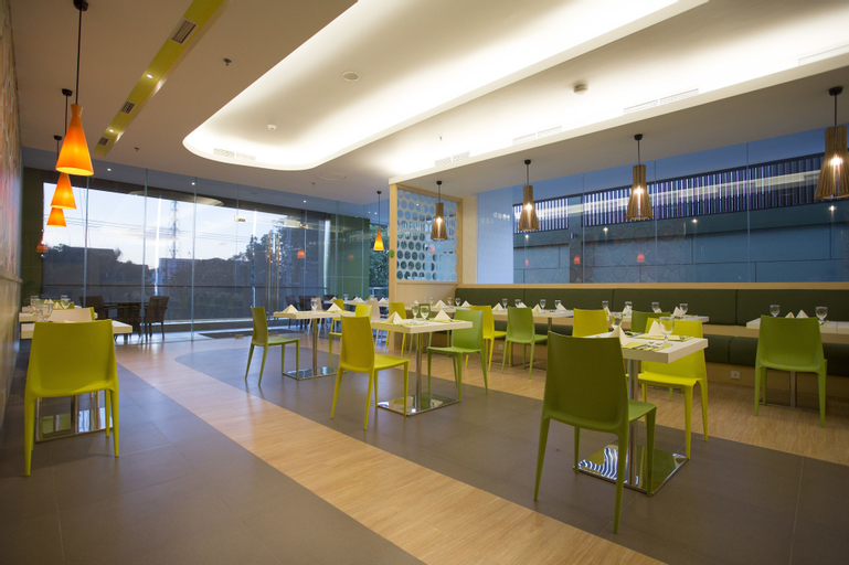 Zest Hotel Jemursari Surabaya, Surabaya