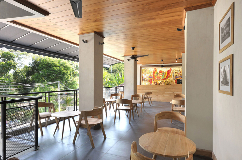 Arimbi Stay, Surabaya