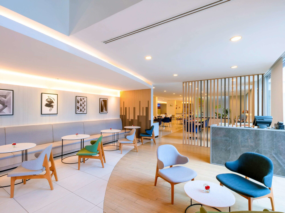 ibis Bangkok Sathorn, Sathorn