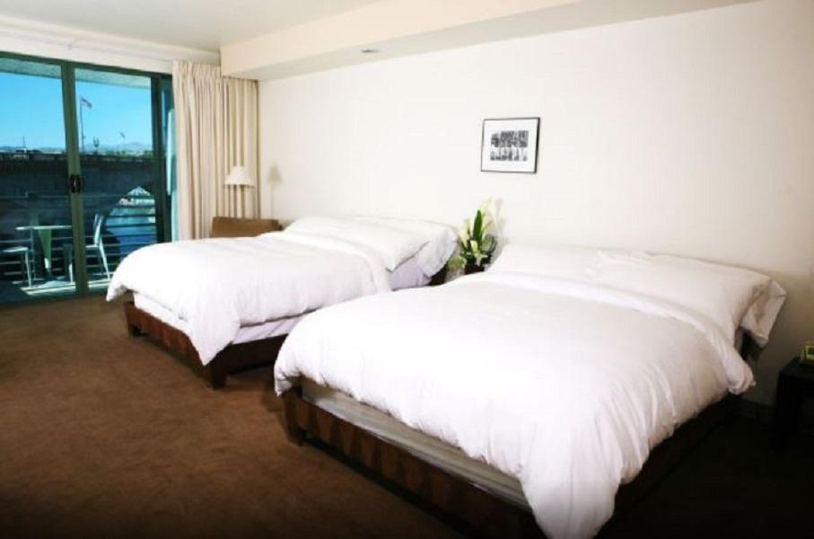 Heat Hotel, Mohave