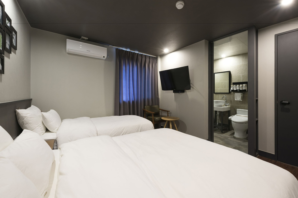 Bedroom 6