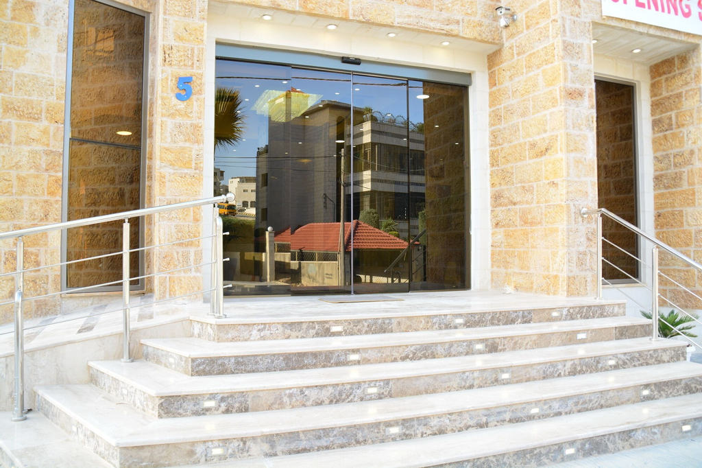 Al Jamal Hotel, Salt