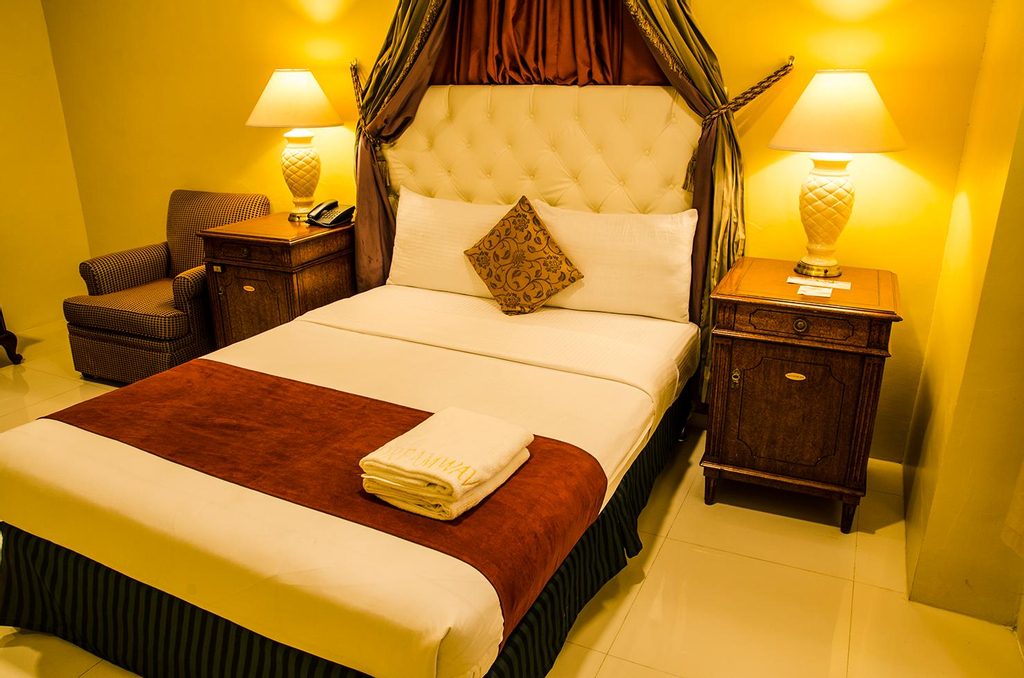 Dreamwave Hotel Lemery, Lemery