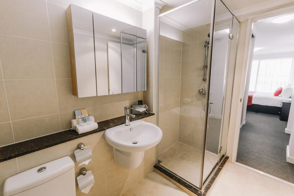 Bathroom 16