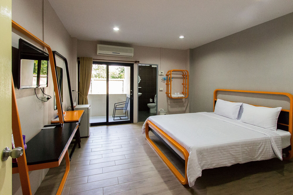 Sunshine Paradise Resort, Thap Sakae