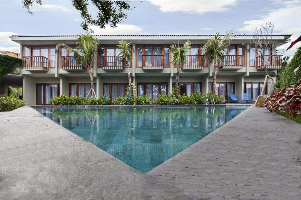 Swimming Pool 25