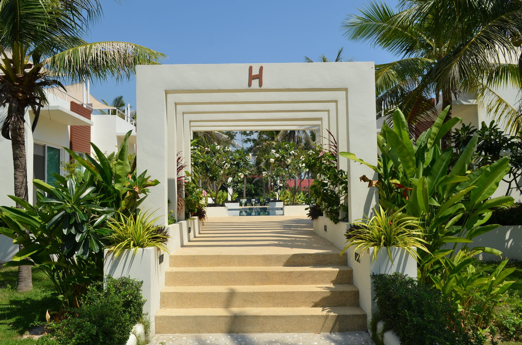 The Beach Village Resort, K. Sam Roi Yot