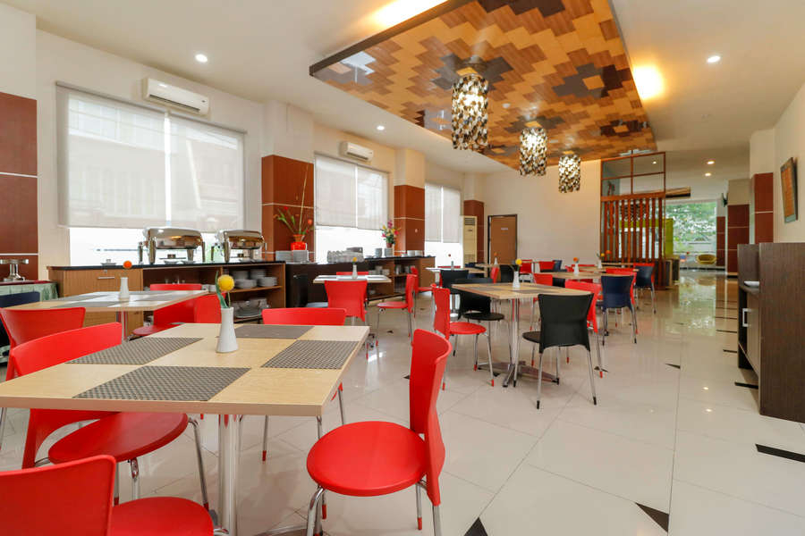 RedDoorz Plus near Pantai Losari, Makassar