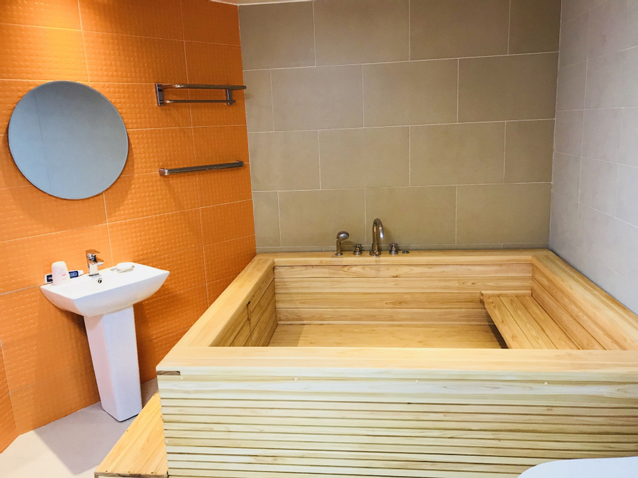R.I Spa Hotel, Chungju