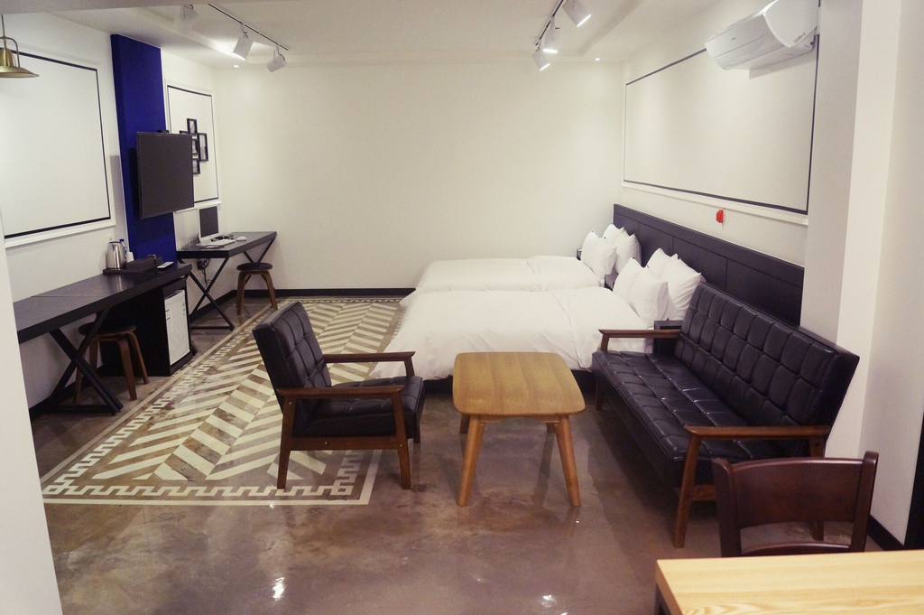 Design Hotel XYM, Jung