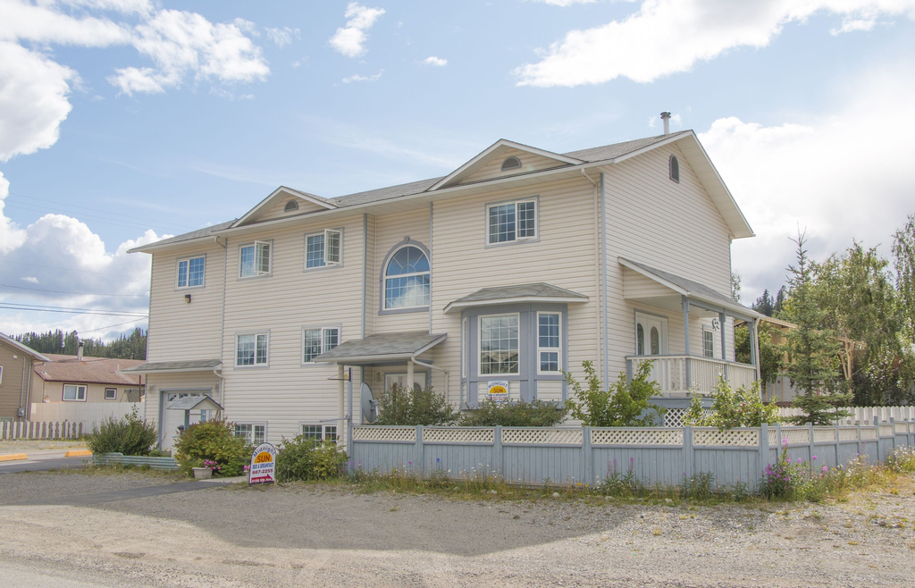 Midnight Sun Inn Bed And Breakfast, Yukon