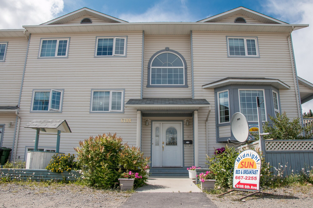Midnight Sun Inn Bed And Breakfast, Yukon