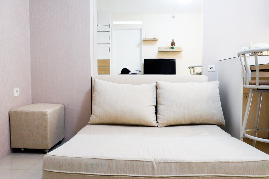 Modern and Comfy Design 2BR Bassura City Apartment By Travelio, Jakarta Timur
