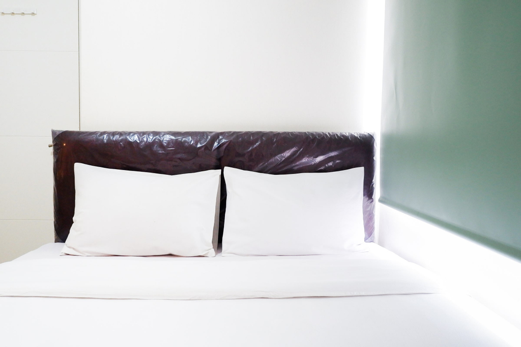 Modern and Comfy Design 2BR Bassura City Apartment By Travelio, Jakarta Timur