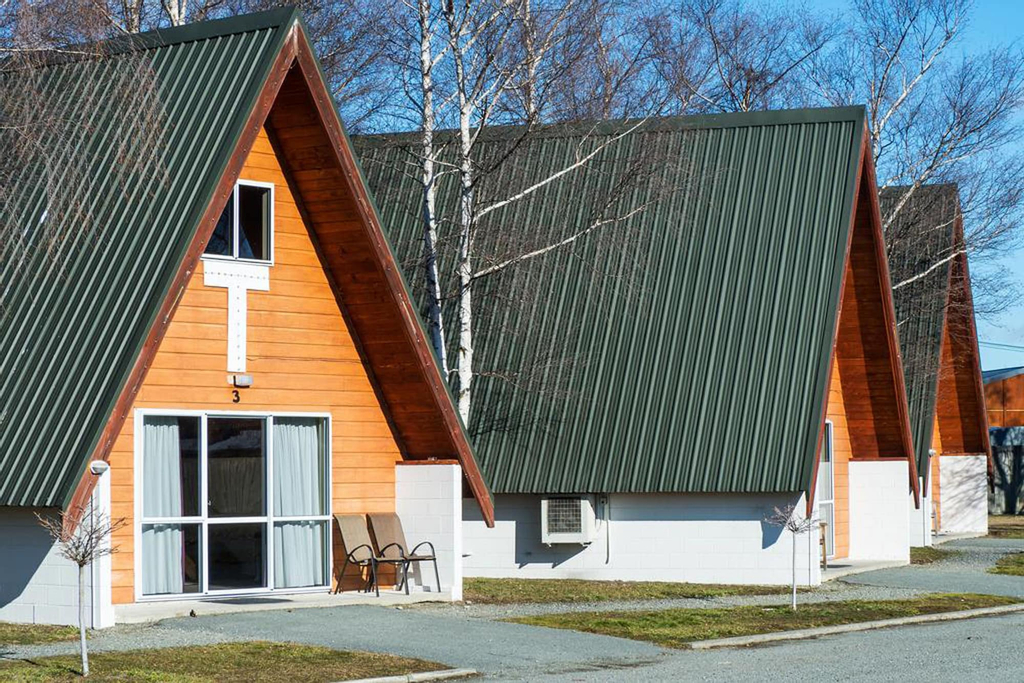 Mountain Chalets Motel, Mackenzie