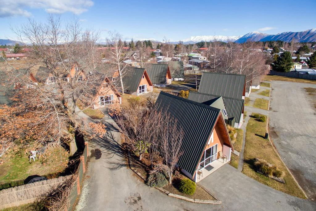 Mountain Chalets Motel, Mackenzie