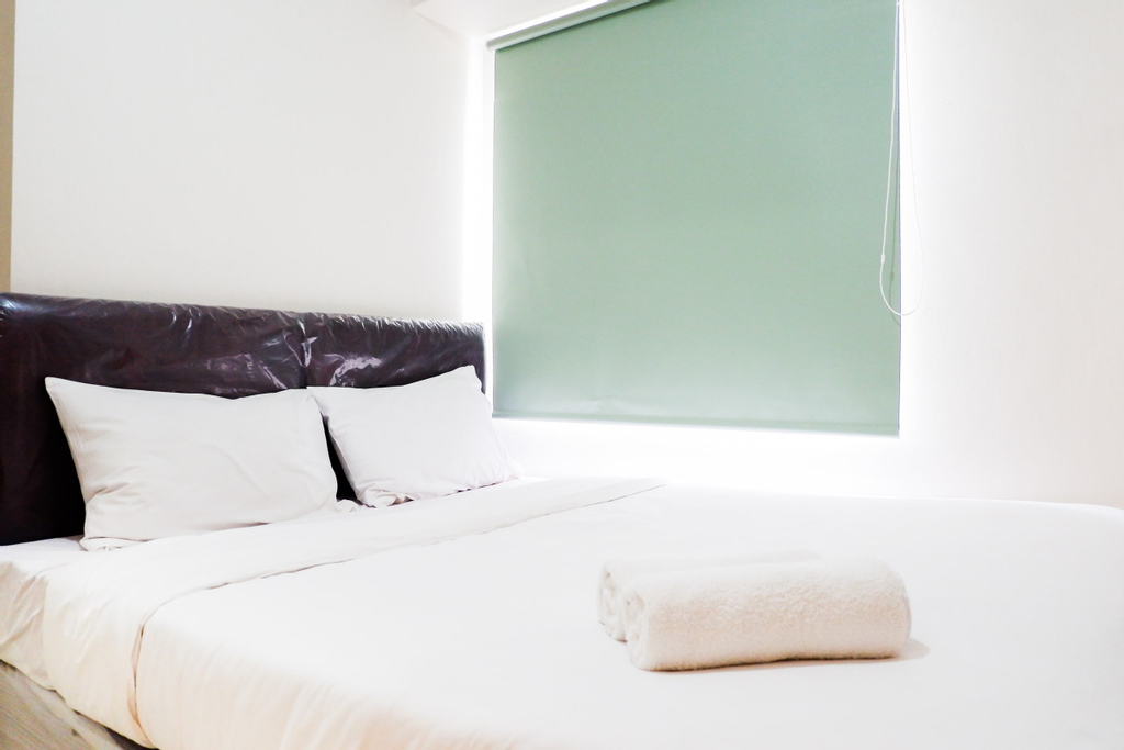 Modern and Comfy Design 2BR Bassura City Apartment By Travelio, Jakarta Timur