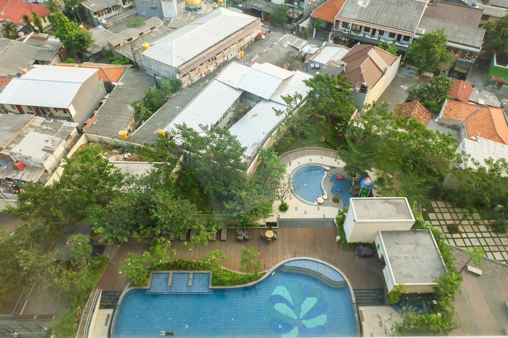 Pool View At Central Park Area (Madison Park) Apartment, Jakarta Barat