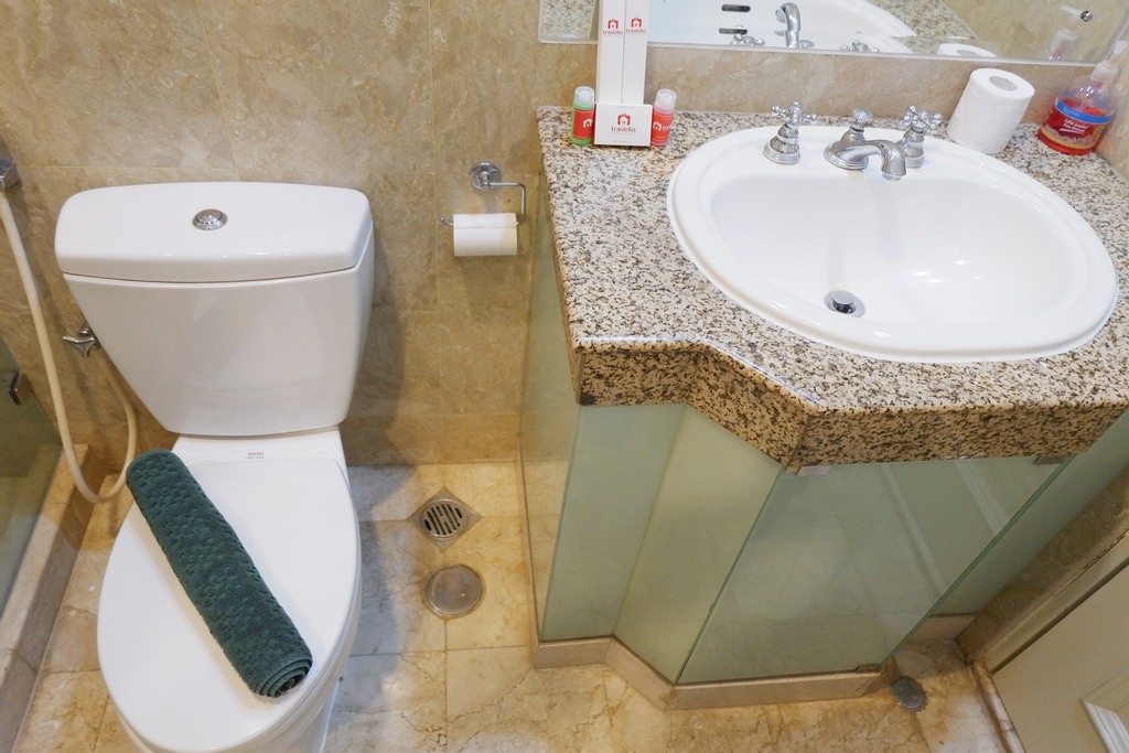 Luxury 2BR The Bellezza Apartment with City View By Travelio, Jakarta Selatan