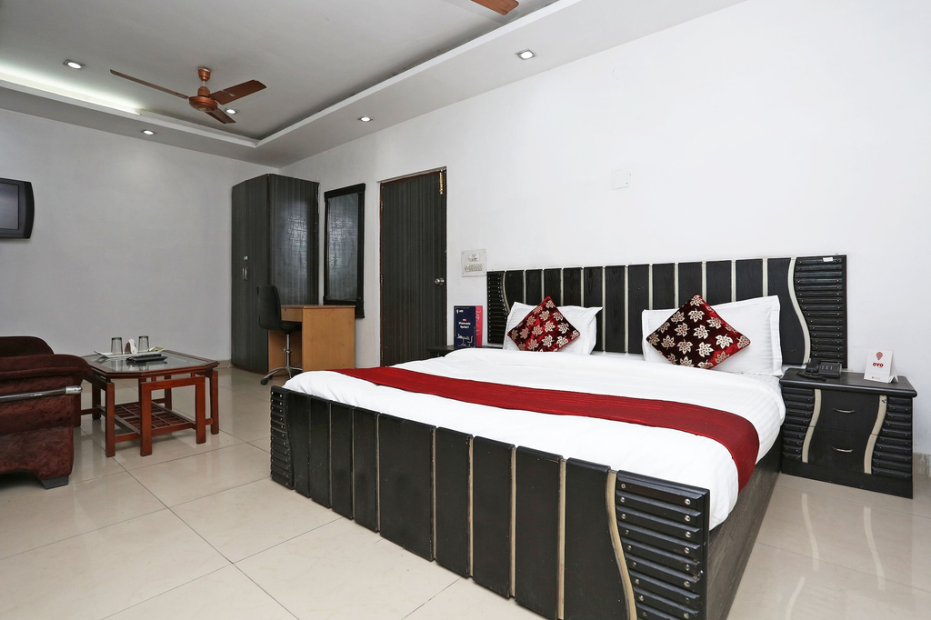 OYO 12805 SUNRISE HOUSE, Gautam Buddha Nagar