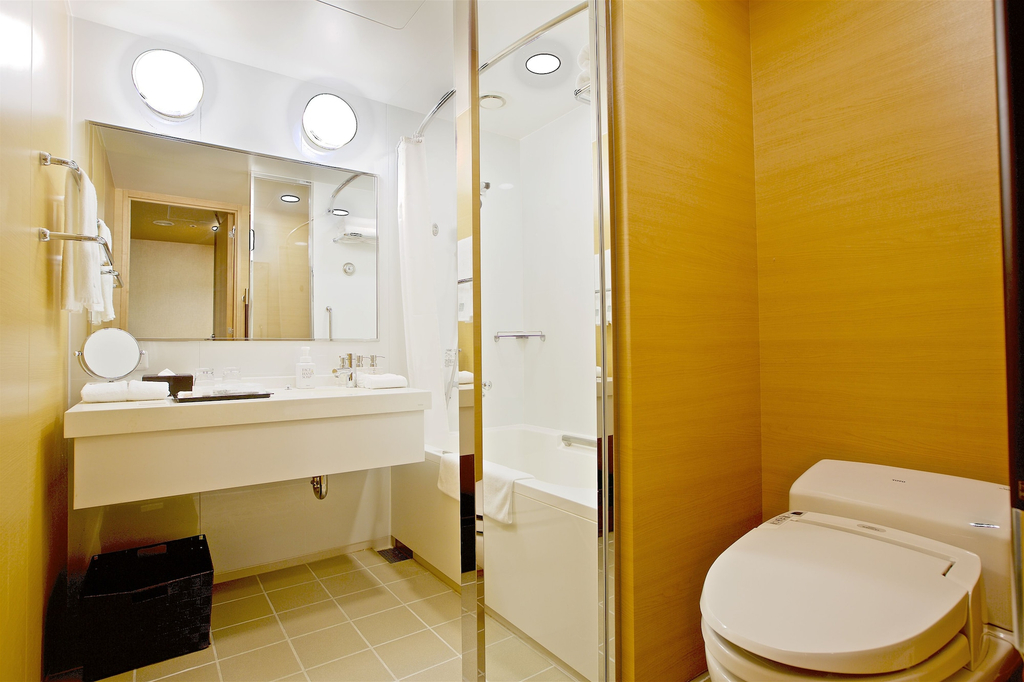 Bathroom 16