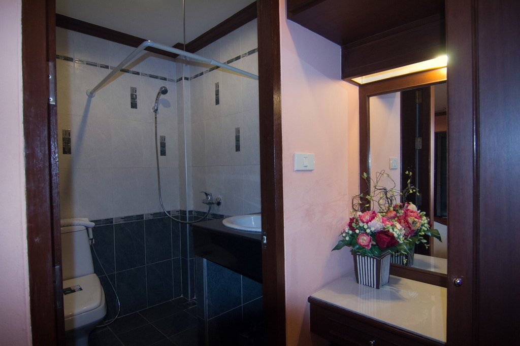 Sky Inn 1, Wattana