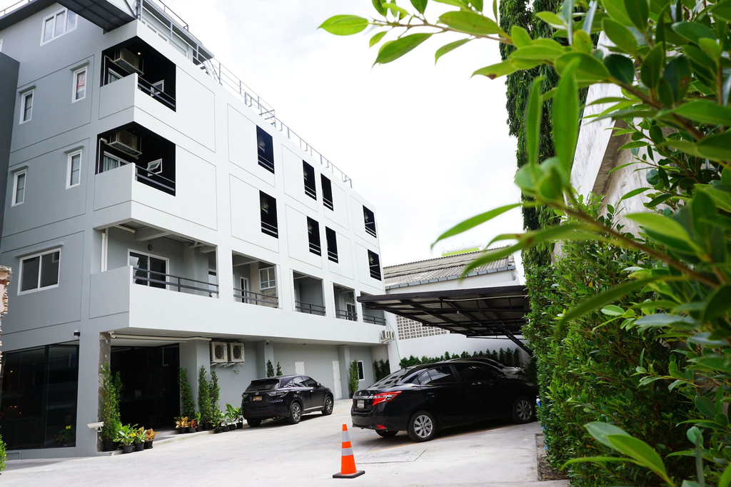 B-Black Residence, Muang Chon Buri