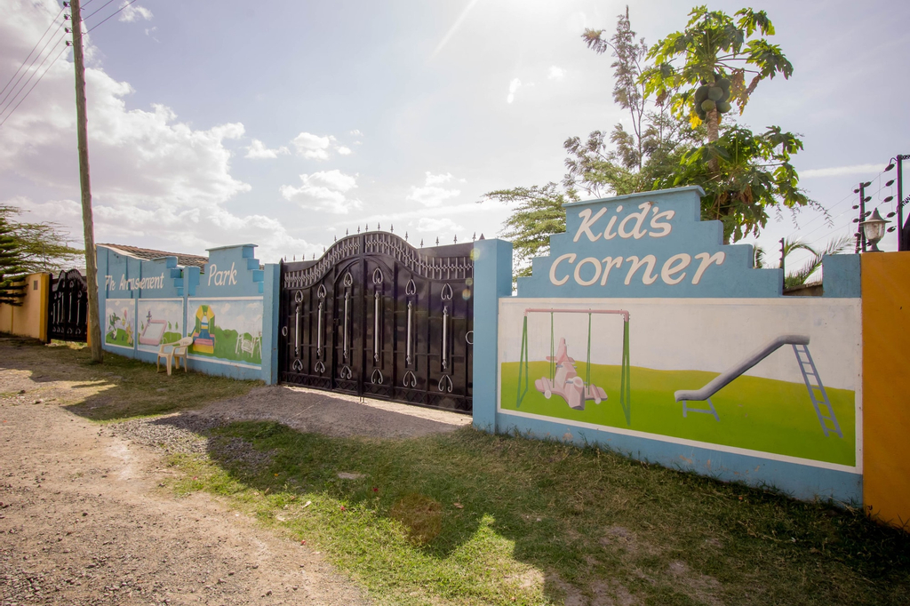 Gray's Oak Hotel, Kajiado East