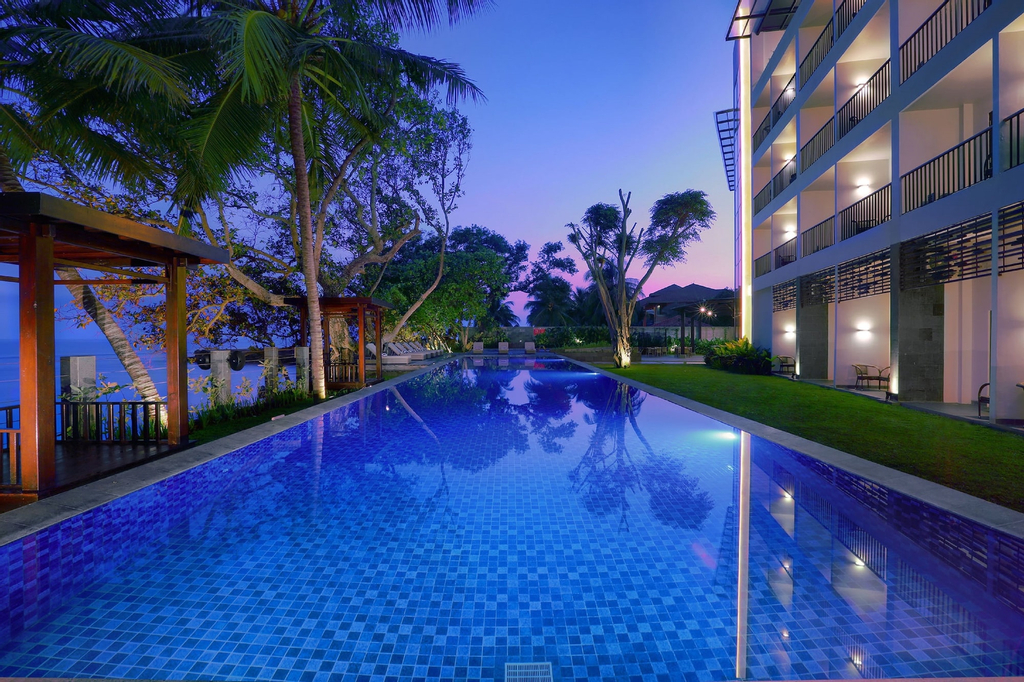 Aston Anyer Beach Hotel, Serang