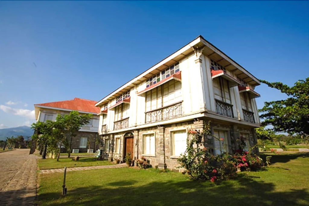 Las Casas Filipinas de Acuzar, Bagac