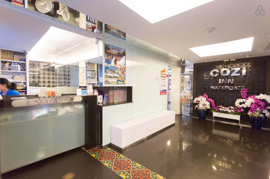 The Cozi Inn, Ratchathewi