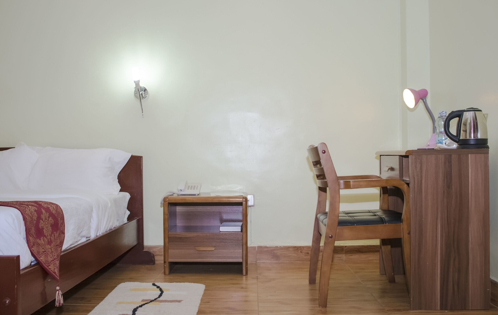 Beisa Hotel, Kieni