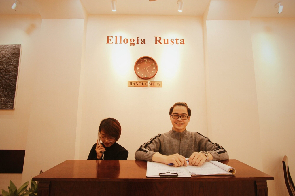 Ellogia Rusta, Hoàn Kiếm